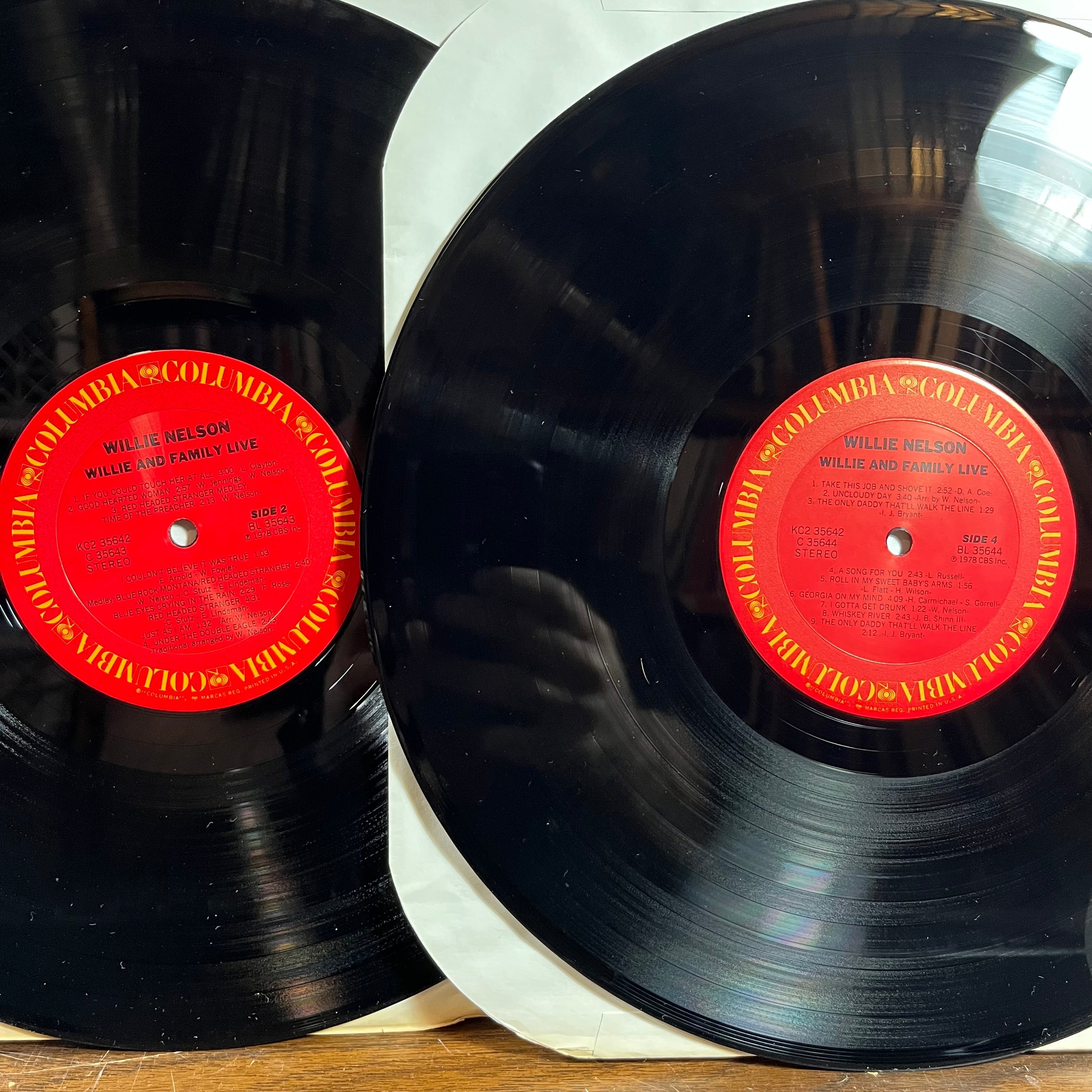 Willie Nelson - Willie And Family Live (2xVINYL) | Near Mint (NM) Excellent+ (EX+)