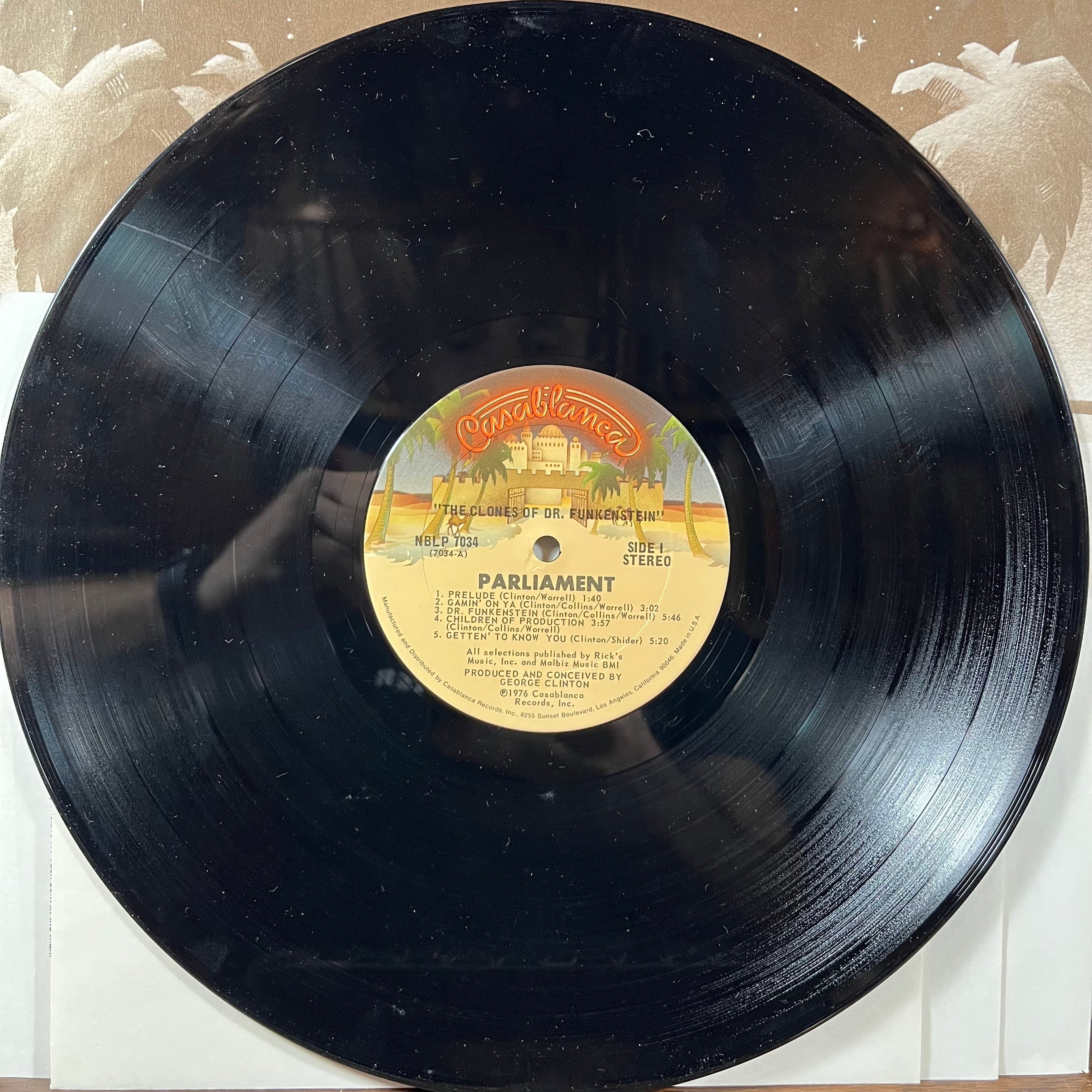 Parliament - The Clones Of Dr. Funkenstein (VINYL) | Near Mint (NM or M-) Excellent+ (EX+)