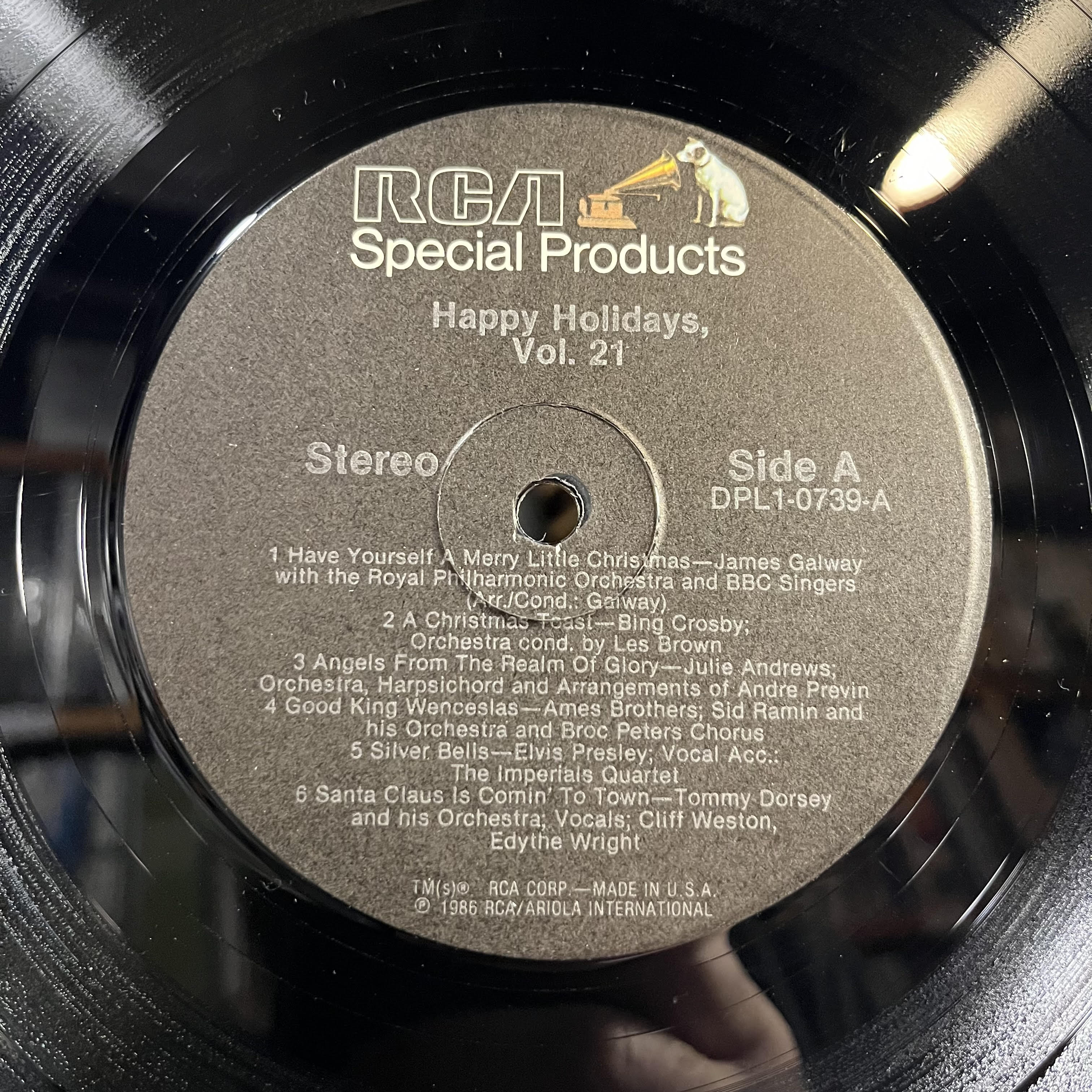 Various - Happy Holidays, Vol. 21 *SHRINK* | Near Mint (NM) Near Mint (NM)