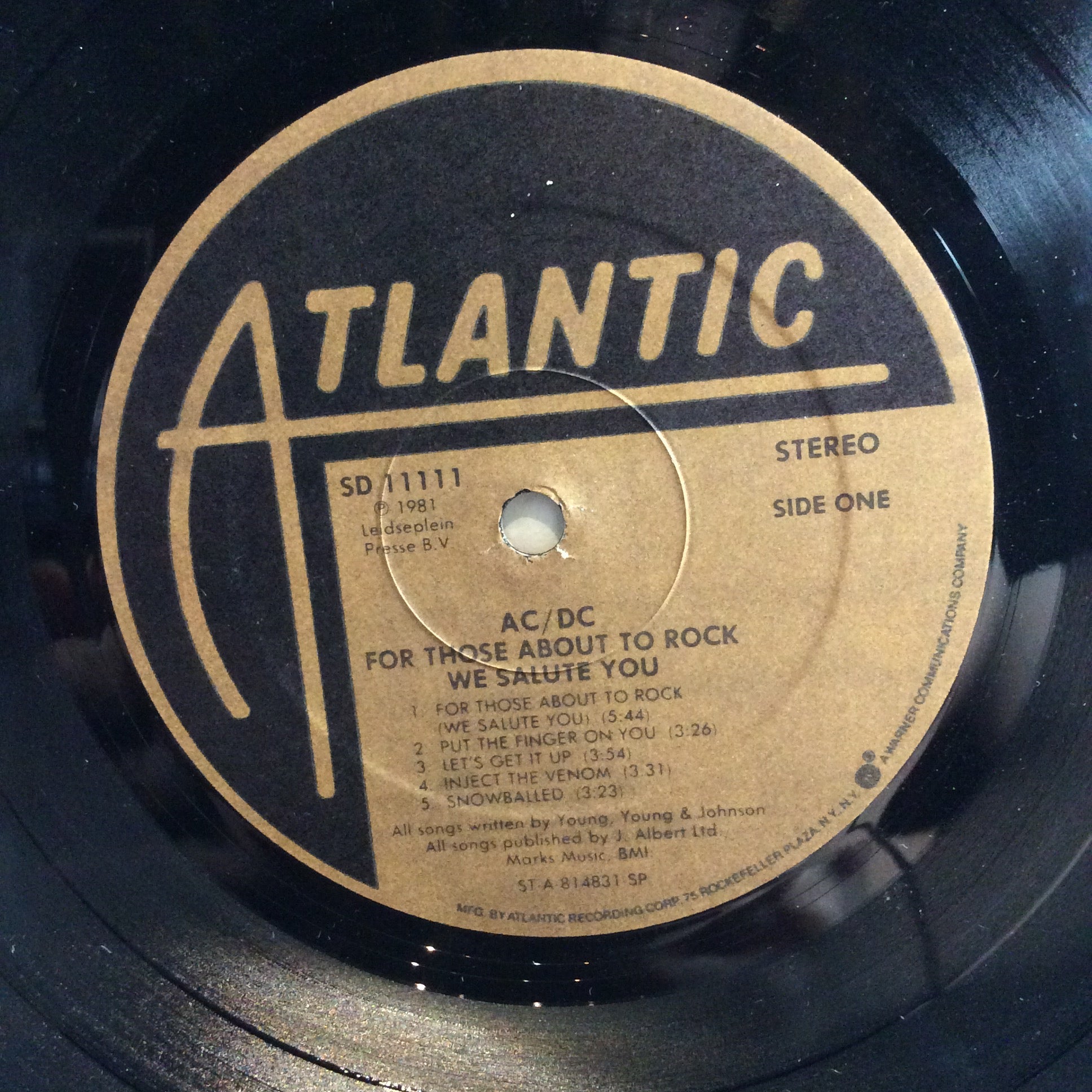 AC/DC - For Those About To Rock (We Salute You) (VINYL) | Very Good Plus (VG+) Very Good Plus (VG+)