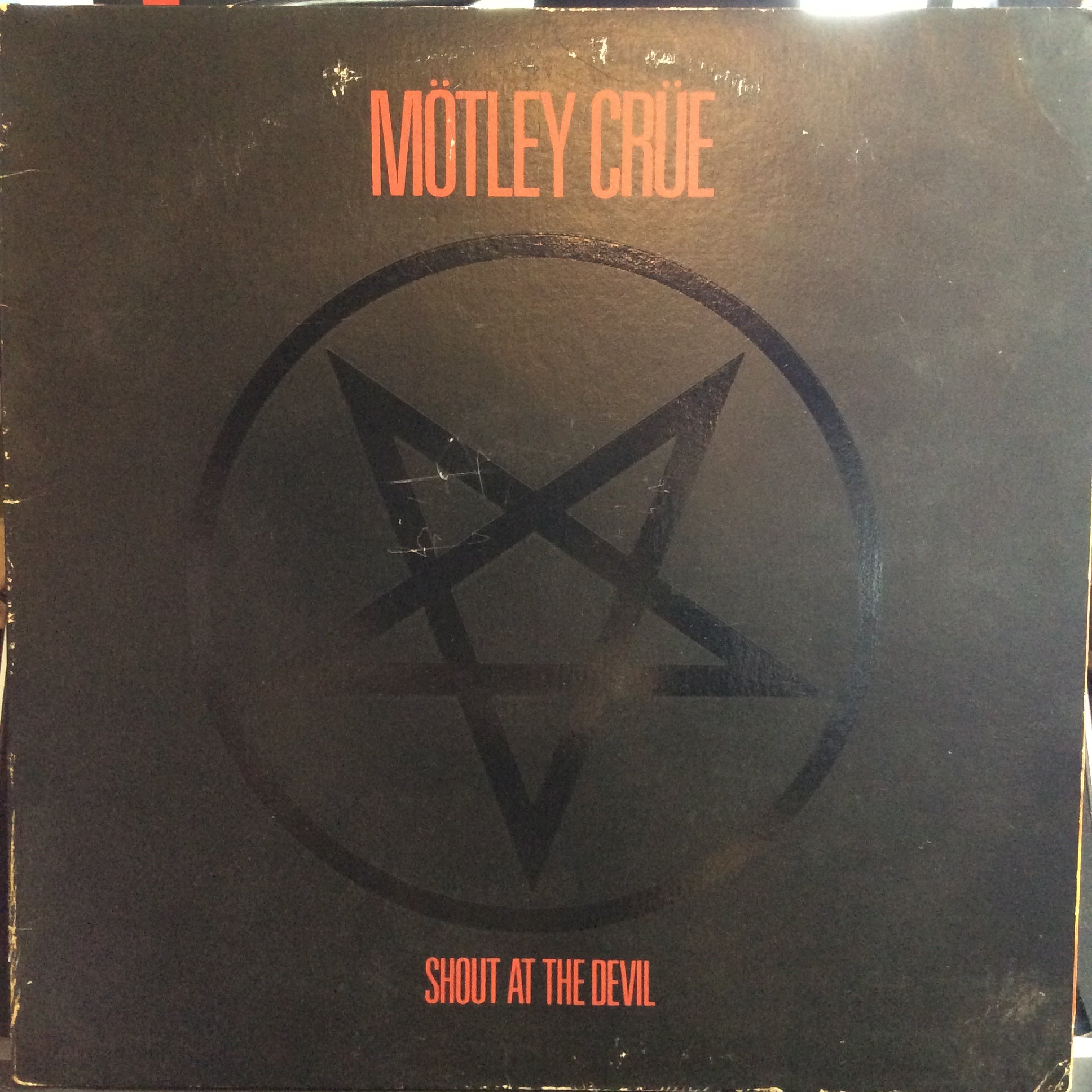 Mötley Crüe - Shout At The Devil (VINYL) | Very Good Plus (VG+) Very Good Plus (VG+)