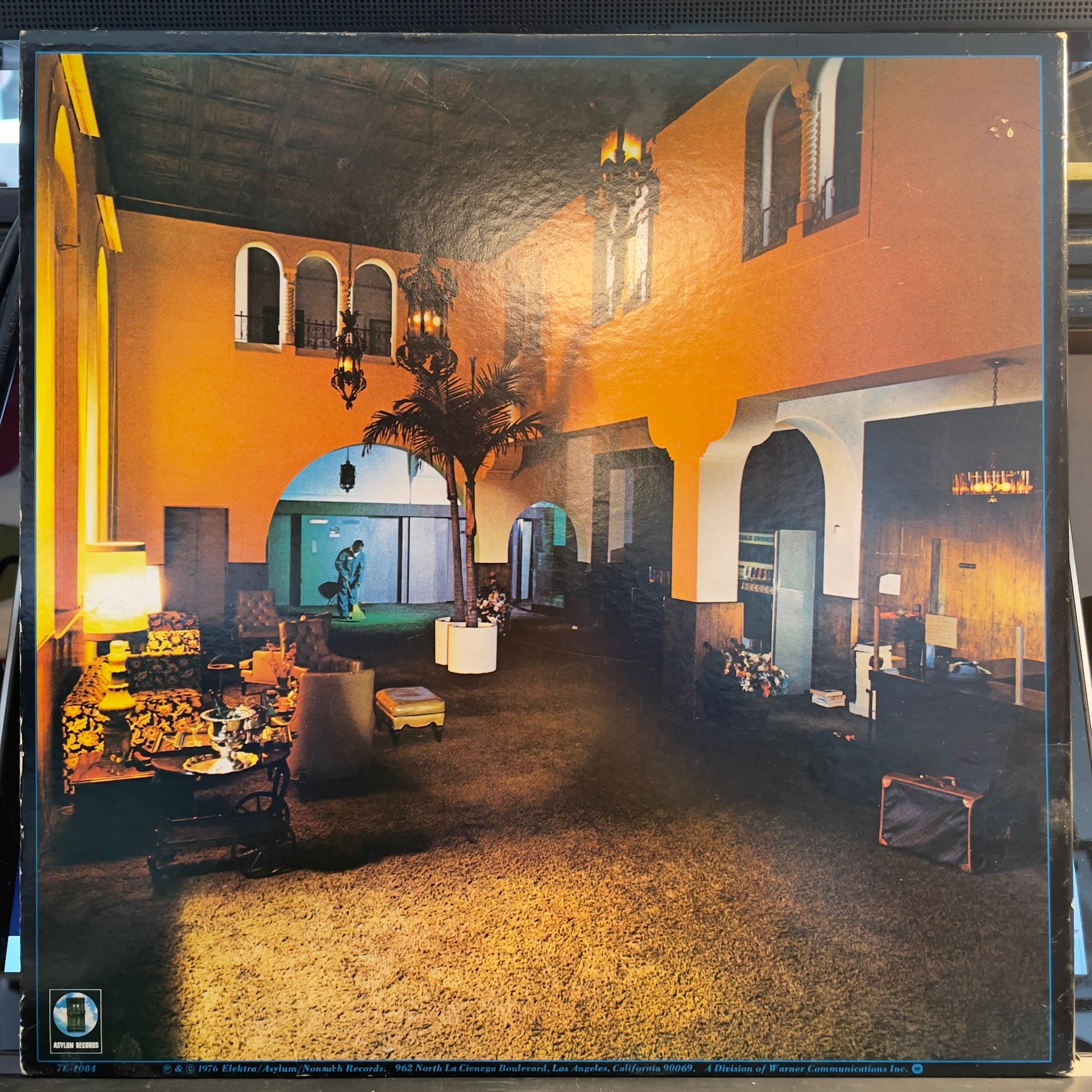 Eagles - Hotel California (VINYL) | Very Good (VG) Excellent+ (EX+)